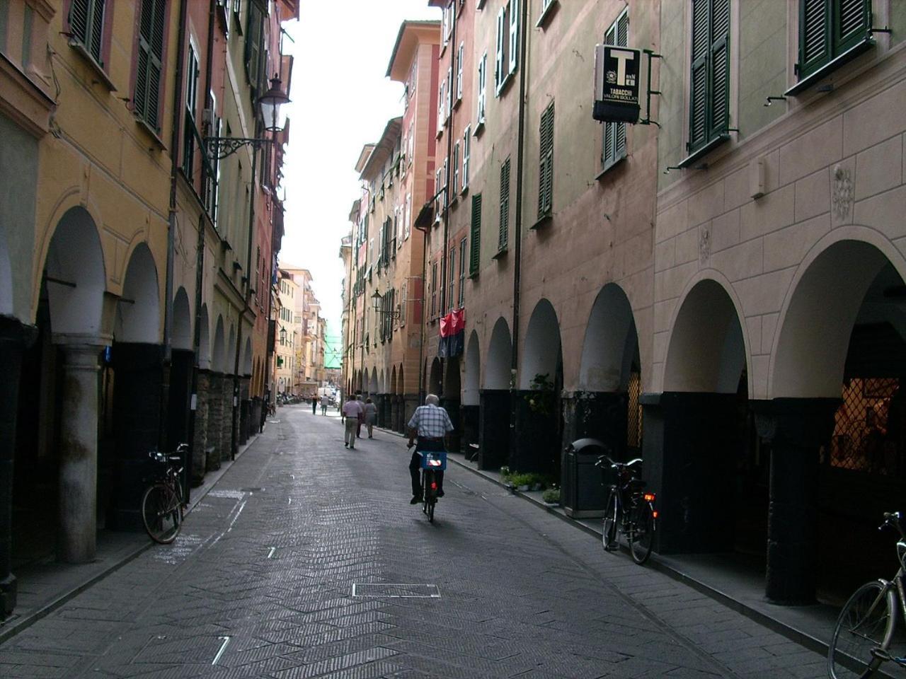 Vista Sul Carruggio, Centro Storico Di Chiavari Exteriör bild